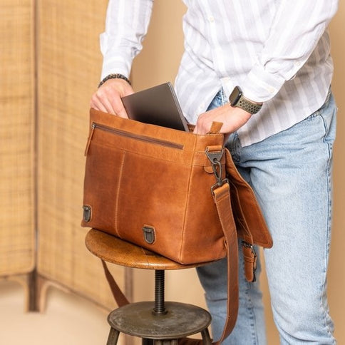 The Chesterfield Brand Imperia Laptoptas Waxed Pull Up  15.6 Inch