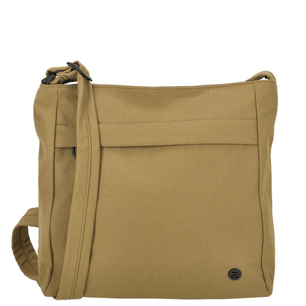 Enrico Benetti Tessa přes rameno Camel