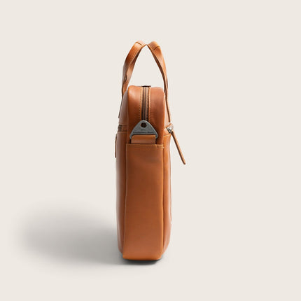 The Chesterfield Brand Calvi kožená taška na notebook 16 palců