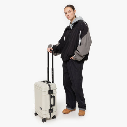 Eastpak Resist'R Case S Sand Handbagage 55x35x23 cm