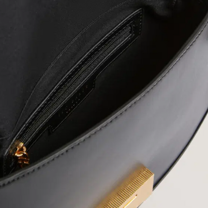 Ted Baker Kkhayla Umhängetasche mit Lock-Detail am Schulterriemen
