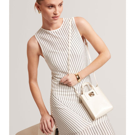 Ted Baker Rosseem Rose-detalje i crêpe-krøllet finish – lille taske